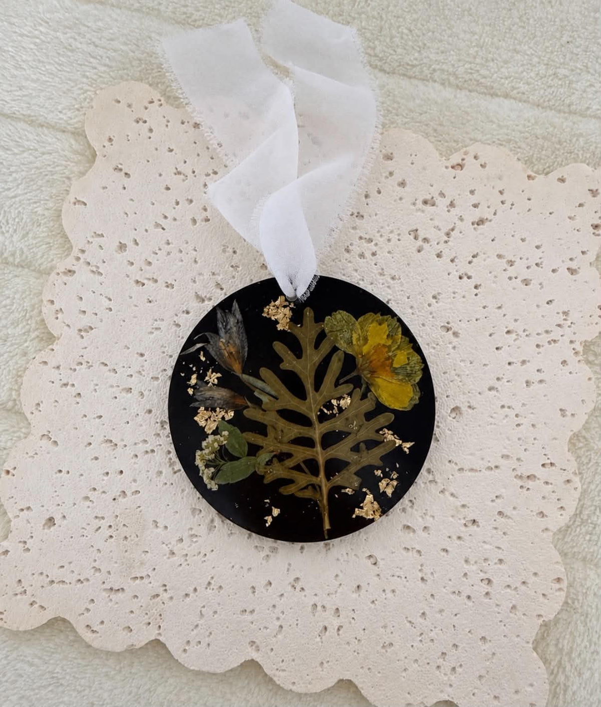 Floral Bauble - H - christmas