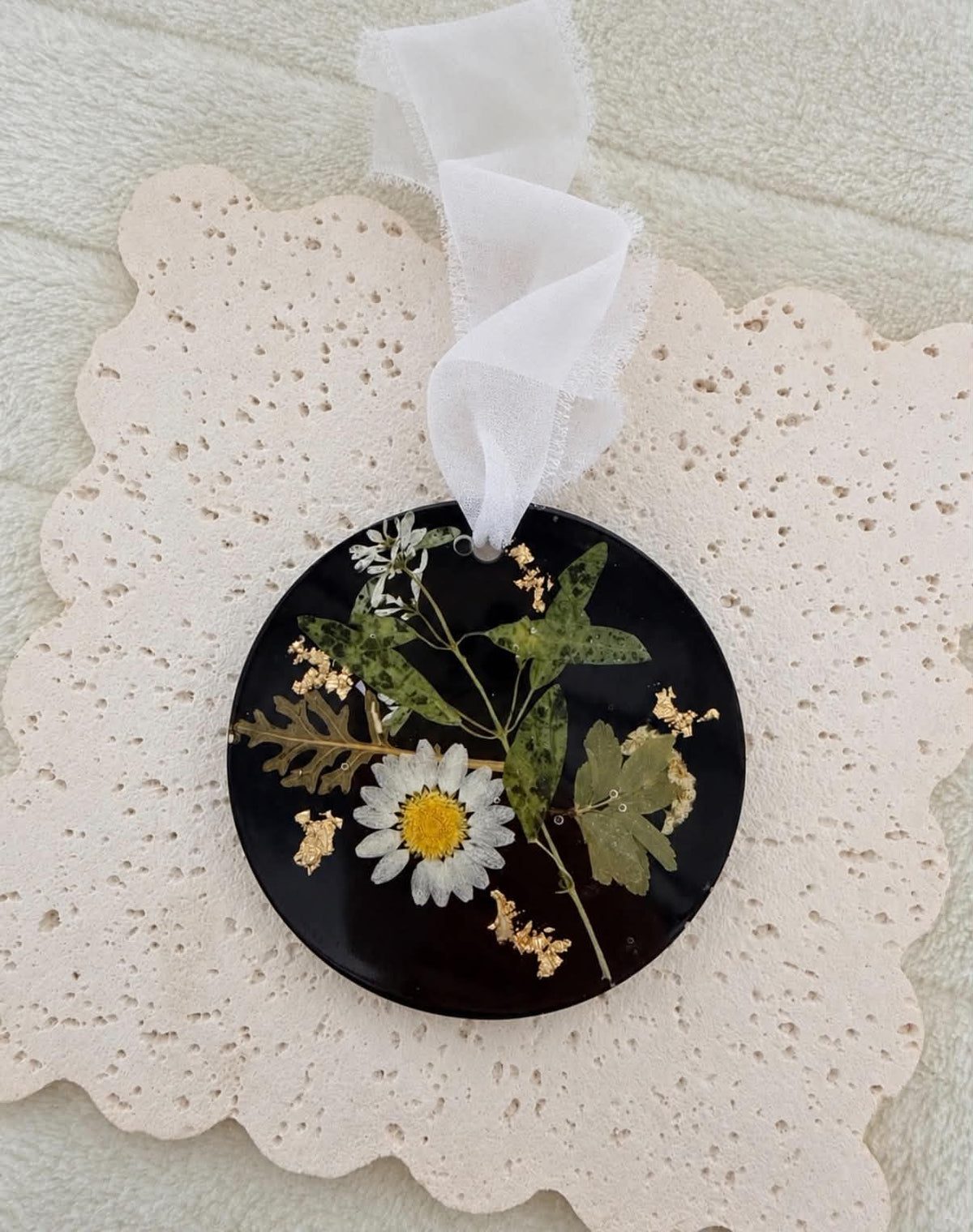 Floral Bauble - J - christmas